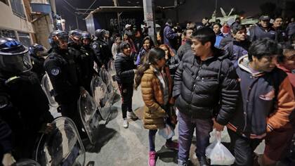 A la noche, la actividad se reinició con tensión y fuerte custodia