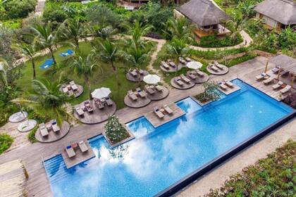 A la playa y los jacuzzis, el hotel suma sus propias piscinas