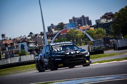 A las 12.30 se largará, con el Toyota Corolla Cross de Matías Rossi y Santiago Urrutia al frente, la carrera principal de la fecha más trascendente del año en TC2000: 200 Kilómetros de Buenos Aires.