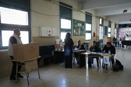 A las 18 cierran las mesas