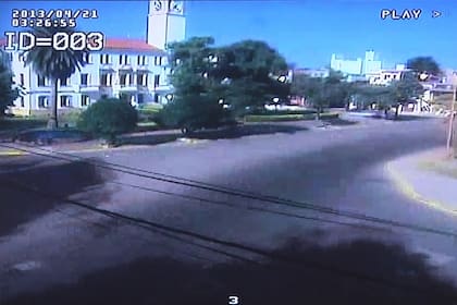 A las 3.26.55, el cielo de la capital santiagueña se iluminó inesperadamente