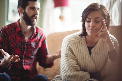 A las mujeres se les pide o se espera que asuman más trabajo para ser una pieza central, si no la pieza central, del sistema de apoyo social de un hombre