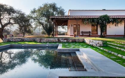 A las tejas de los techos se les dio mantenimiento y limpieza, y se cambiaron las vigas que estaban el mal estado.