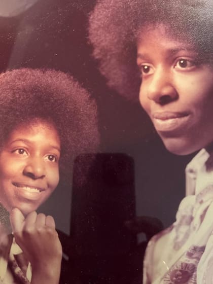 A Leonore Lindsey su conservadora familia la forzó a entregar a su primer hijo en adopción para que pudiera continuar sus estudios.