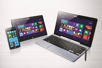 a línea de dispositivos móviles de Samsung con Windows 8 se compone por una tableta y una PC híbrida que se complementa con el teléfono inteligente ATIV con Windows Phone 8