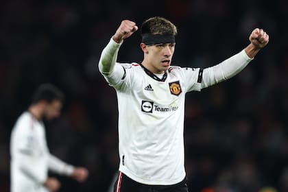 A Lisandro Martínez lo llaman 'Carnicero' en Inglaterra; los hinchas lo admiran por su agresividad