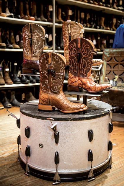 A lo largo de la calle Broadway hay varios locales destinados a la venta de las clásicas botas de cowboy