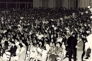 Con casi un siglo y medio de historia, el Teatro del Lago busca resurgir desde su islote