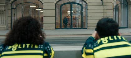 A lo largo de la película se reconstruye cómo fue el secuestro y el gran operativo que montaron para rescatar a los rehenes (Foto: Captura video Netflix)