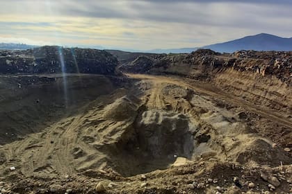 A lo largo de los últimos años, distintos gobernadores e intendentes hicieron anuncios vinculados con el vertedero de Bariloche, pero ninguno prosperó