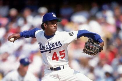 A lo largo de su carrera en MLB, Martínez se consolidó como uno de los mejores lanzadores, con tres premios Cy Young y un lugar en el Salón de la Fama