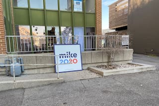 EE.UU.: Bloomberg acusa a los seguidores de Sanders de vandalizar su oficina