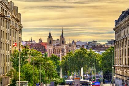 A lo lejos, detrás de la arboleda la Iglesia San Jerónimo