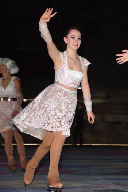 A los 10 años descubrió el patinaje sobre hielo y entrenó tan duro que llegó a competir (y ganar) varias competencias nacionales e internacionales. Dejó el deporte para privilegiar sus estudios universitarios.