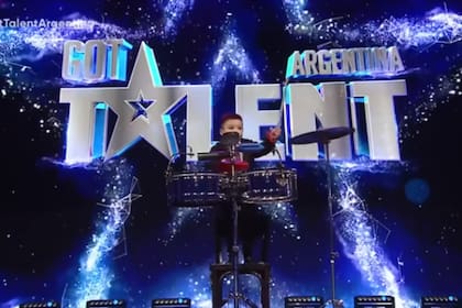 A los 10 meses, Aythan Valentín Arias comenzó a tocar con latas y hoy, con cuatro años brilló en Got Talent (Foto: Captura Telefe)