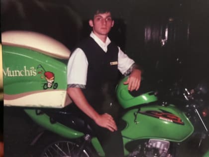 A los 17 años, Hugo trabajaba como repartidor de helados