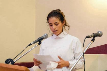 A los 17, Pilar habló por primera vez frente a una gran audiencia.