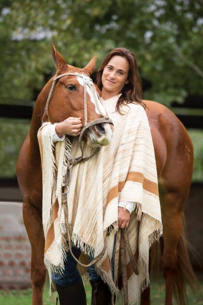 “A los 20 años fui a trabajar a Inglaterra, estaba sola, era muy confiada, muy laburante y a la hora de pagarme se aprovechaban y no me pagaban. Ahí me di cuenta de que tenía que tomar el control de todo”, cuenta.