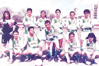 A los 22 años Darío Del Casale era jugador de fútbol profesional. Entre 1988 y 1993, atajó en Lamadrid y Excursionistas. 