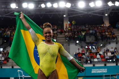 A los 24 años, Rebeca Andrade pone a Brasil en el primer plano de la gimnasia, con liderazgo y alegría