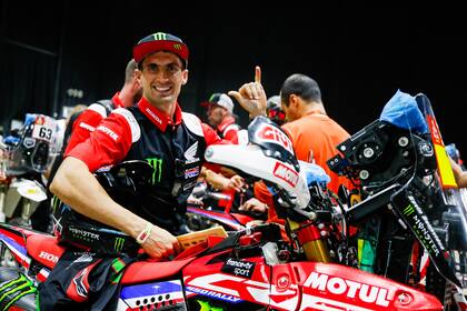 A los 30 años, Kevin Benavides, piloto salteño de Honda, se propone una alta posición final en Arabia.