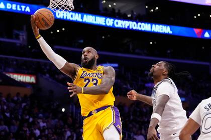 A los 40 años, LeBron James sigue asombrando a todos los fanáticos de la NBA