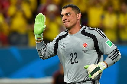 Mondragón jugó 799 partidos oficiales en su carrera y defendió a la selección colombiana por 20 años. Tiene el récord de haber participado en seis eliminatorias, de 1994 a 2014.