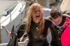 Es argentina, tiene 53 años y cruzó nadando el Río de la Plata, un sueño postergado por años