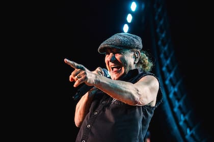 A los 78 años, Brian Johnson mantiene el carisma en el escenario