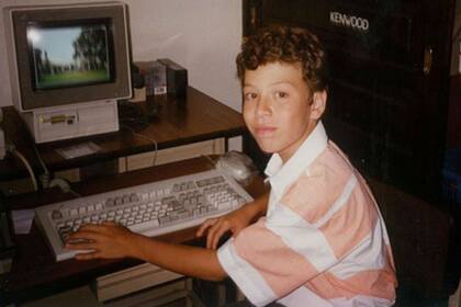 A los 8 años comenzó a interesarse en los computadores