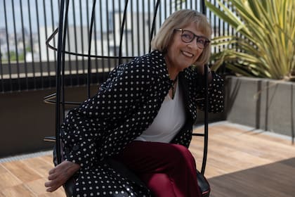 A los 80 años se permite seguir jugando sin perder picardía y atrevimiento