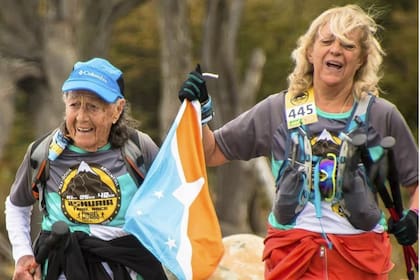 Cuando tenía 83 años, Elisa Forti cubrió los 10 kilómetros de ascensos y descensos sin claudicar