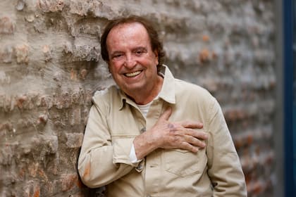 A los 84 años, el cantautor no piensa en el retiro y asegura que el próximo año estará nuevamente en nuestro país, como lo hace desde 1968