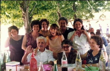 A los almuerzos del domingo no faltaba nadie, estaban todos, sin excusas. Allí se superponían el italiano con el castellano, las risas y alguna discusión apasionada.