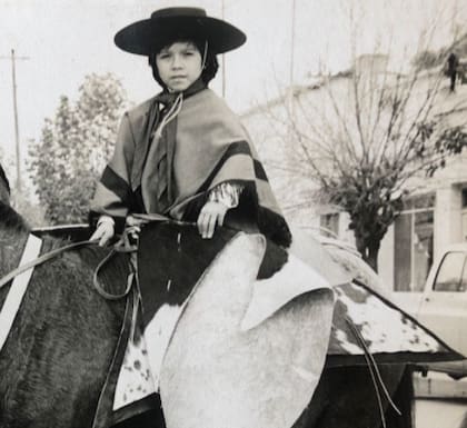 A los cinco años, durante un desfile en una fiesta patronal en el pueblo