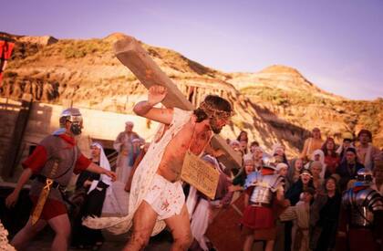 A los condenados a la crucifixión, los romanos los obligaban a cargar parte de la cruz en la que serían colgados