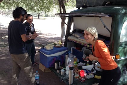 A los cuatro meses de conocerse se mudaron ya estaban viviendo juntos y se preparaban para embarcarse en la aventura de sus vidas: manejar hasta Alaska.