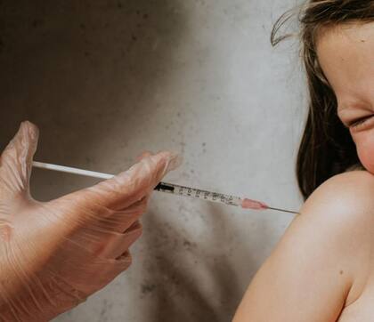 A los niños les ponían inyecciones a menudo, pero nadie sabía por qué