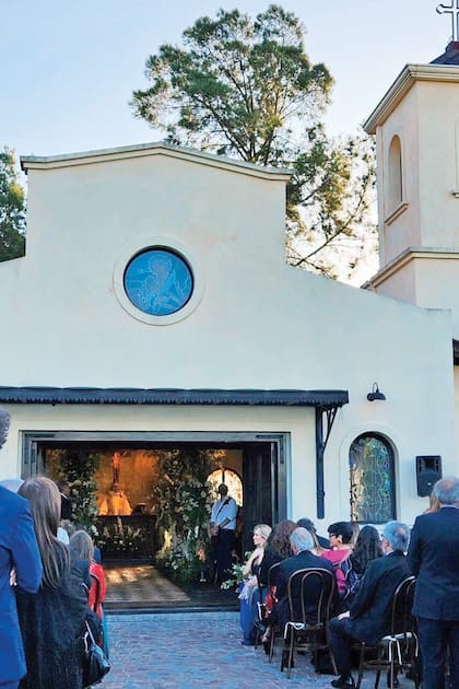 A los novios los casó el padre Fabricio, el mismo que bautizó a la hija de Pampita, Ana García Moritán.