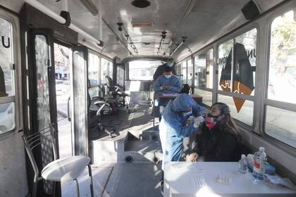 A los nuevos centros de testeo deben acercarse personas que hayan sido contactos estrechos de un caso positivo y no tengan síntomas