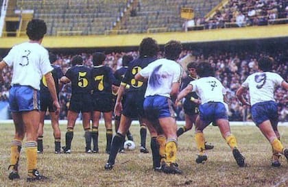 A los pocos minutos, el número 6 de Manfredi ya estaba todo borroneado