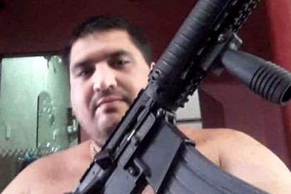 A Lucio Maldonado le gustaba mostrarse como el personaje de Tony Montana en la película Scarface, siempre rodeado de armas largas y fajos con dinero; fue asesinado de tres balazos