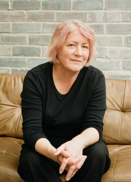 A Mandy Barker le impresionó el parecido entre aquellas algas victorianas y los retazos de ropa sintética que venía recolectando