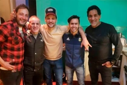 A más de 20 años de su estreno, y tras el éxito de la serie en Netflix, el elenco de Okupas volvió a reunirse
