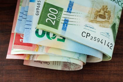 A media jornada del martes, el peso mexicano ganó terreno frente al dólar estadounidense