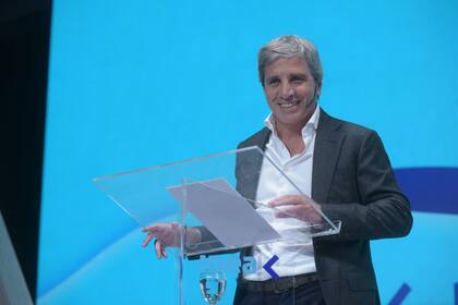 A mediados de julio, Luis Caputo vaticinó que el dólar paralelo cotizaría a $1100