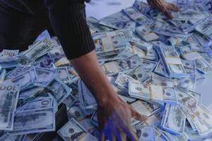 A medida que crece el pozo de Mega Millions, aumenta la compra de tickets para ganarlo