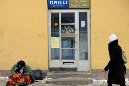 A medida que entrega viviendas, Finlandia elimina refugios temporales para personas sin hogar