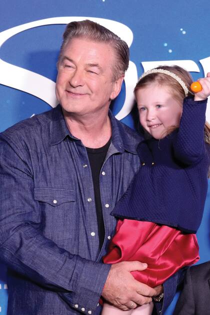 "A medida que envejezco, el trabajo me interesa menos. Me gusta estar más en familia”, dijo el actor en una reciente entrevista. Aquí con la pequeña María Victoria en brazos.