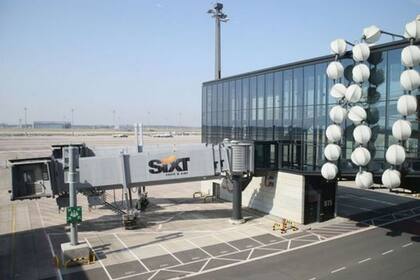 A medida que las aerolíneas de bajo costo se volvieron cada vez más populares, el aeropuerto tuvo que agregar nuevas secciones para acomodarlas